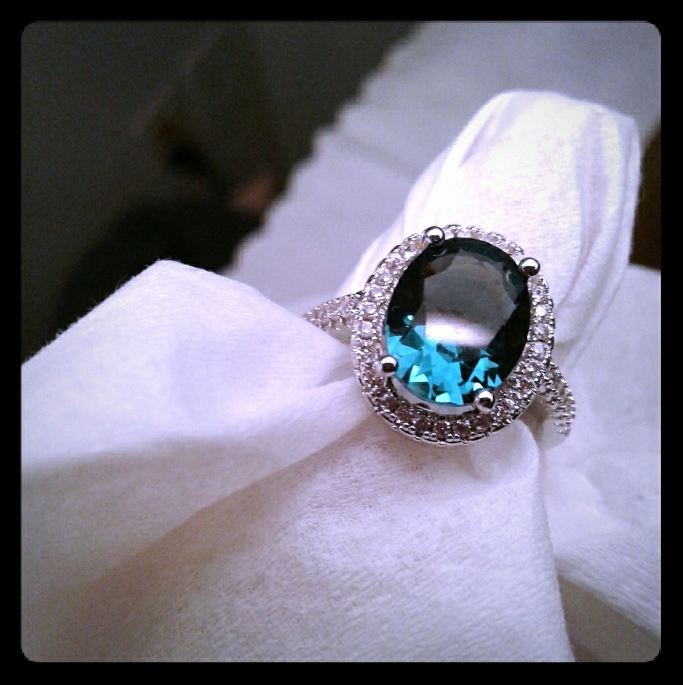 Diamond sapphire ring